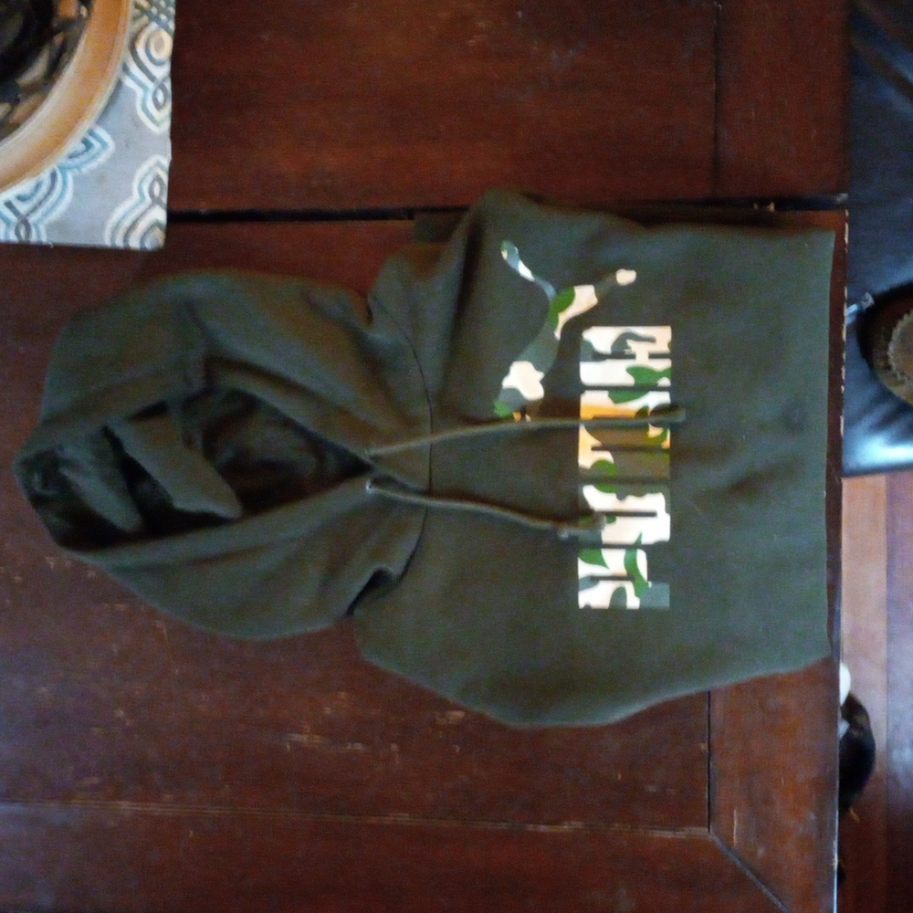 Mens small puma sweatshirt